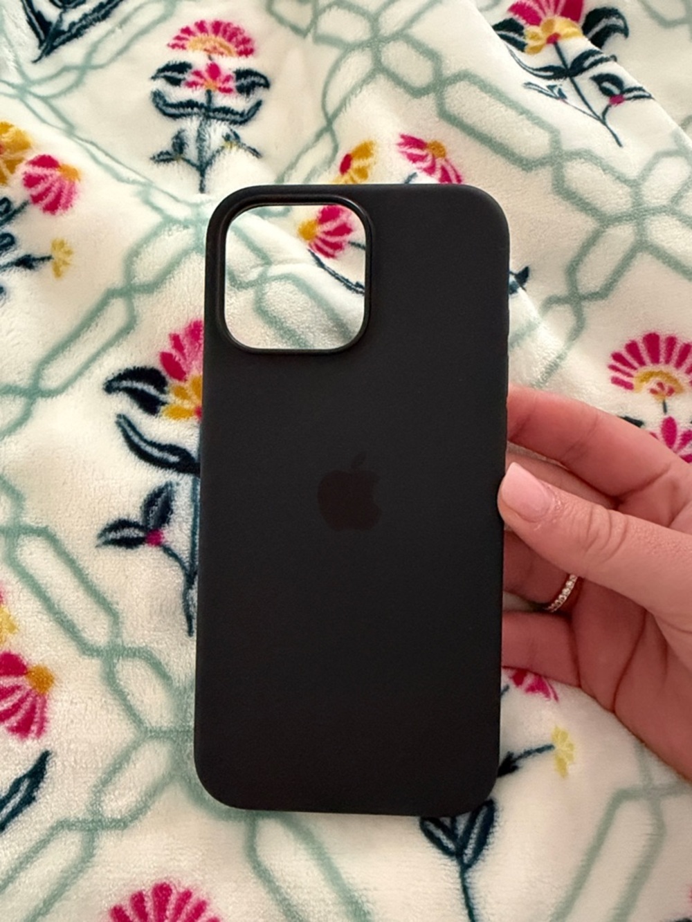 Apple Black Silicone iPhone Case with Raised Camera Lip  I phone 16 pro max